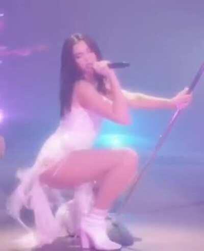 If dua lipa grinds a dick like this... Poor dick
