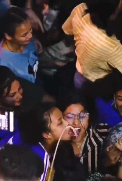 Mujhe ptaa hai tu kya Soch raha hai 😶