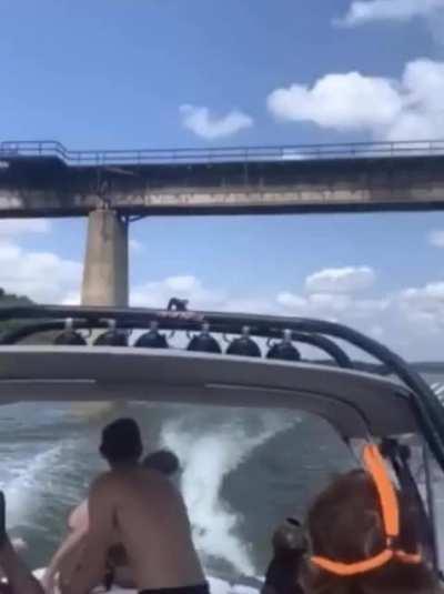 HMB While I eject this boat