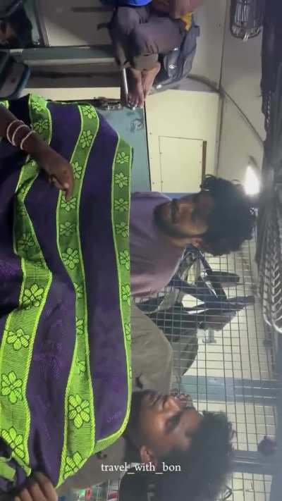 Robbers in train using snakes to threaten and collect money from passengers - near Varanasi, UP.