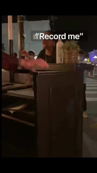 Woman refuses to wear mask at the Sugar Factory so she is not served