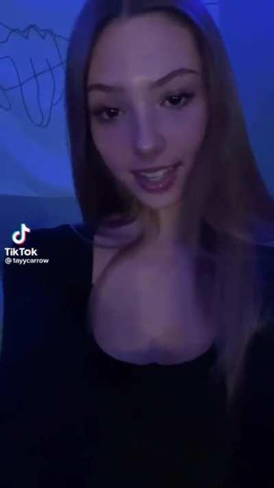 Look at those glazed wet lips, she secretly wants us to coat her lips with our liquid😏