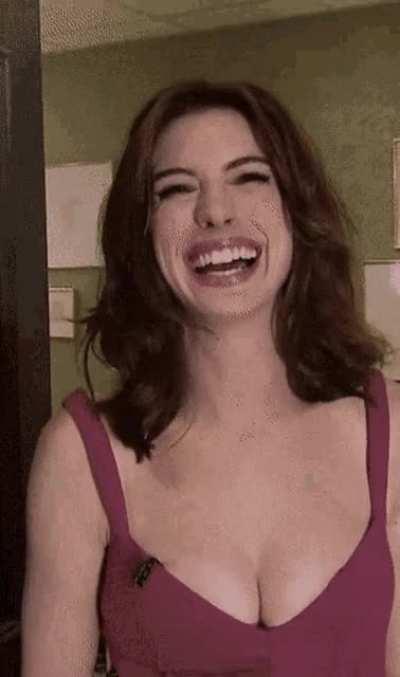Anne Hathaway is such a mommy