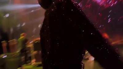 Miley Cyrus - Public Boobs Flash (slowmotion)