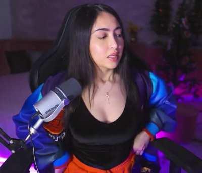 Kaashvi showing her huge tankers🤤that mole🥵🔥