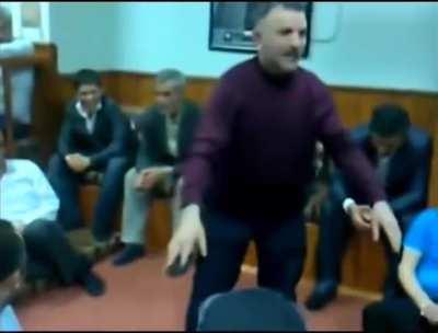 Gençlik çok ahlaksız diyen dayıların düğün eğlencesi diye yaptığı domaltma oyunu