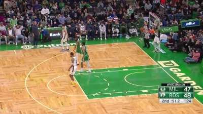 [Highlight] Tatum throws the pretty behind the back pass to the referee on the fast break
