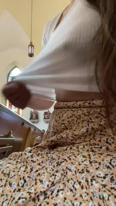 Flashing during church *sound on to hear priest