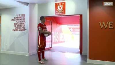 Thiago refusing to touch the 