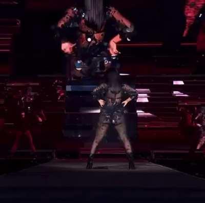 Cardi B Twerking @WirelessFest🇬🇧