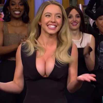 Sydney Sweeney looked so sexy on SNL