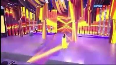 Standing applause for guitar solo