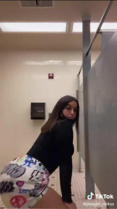 @playgirl_nickyy if anyone can find more of her that would great🙏