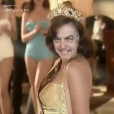 Mano, eu que fiz usei um aplicativo chamado reface (BOLSONARO PAULA AUROCIO KKKKKKKK)