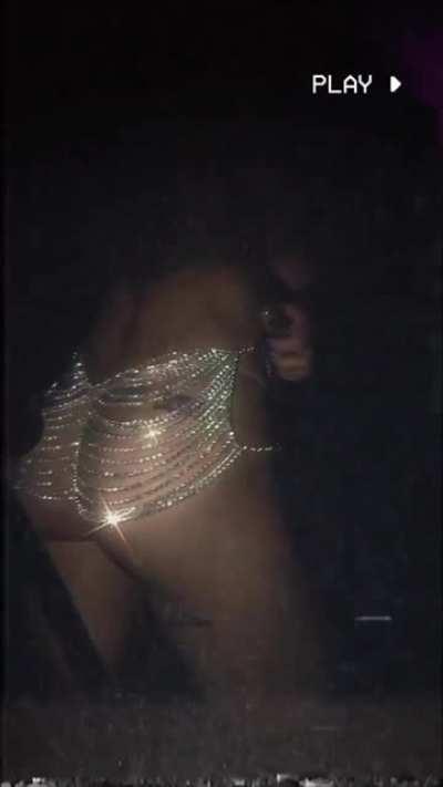 Showing her ass off 🍑