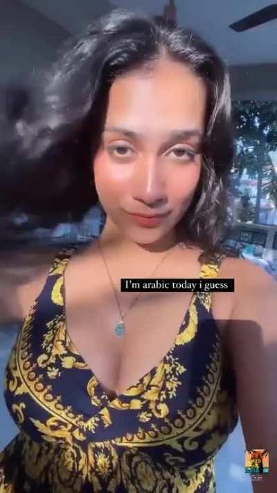 Ashmitatomar's cleavage is sultry and seductive