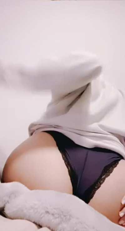 4’10 japanese and 110lbs, most of it goes to my ass 🤷🏻‍♀️