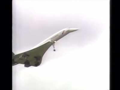 Once in a lifetime flyby - B-17G “Sally B” and Concorde over Hässlö/Västerås airfield