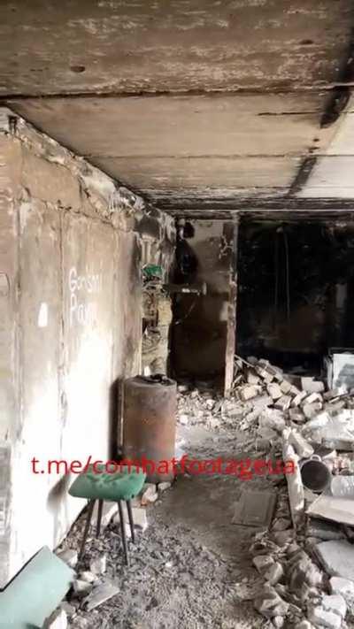 Bakhmut. A Ukrainian soldier fires at Russians from an American Mk 153 SMAW grenade launcher.