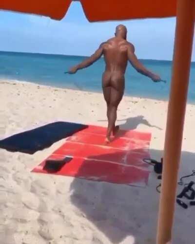 WTF! the baby at the beach!!! 😱😱😱