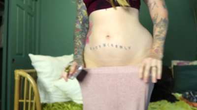 Nude tight asshole farts with JOI! From your Gassy goddess [f] OC Let me watch you get hard as i talk about my tight smelly asshole.