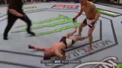 1 minute of beautiful flying knees