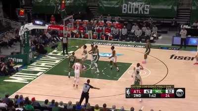 [Highlight] Trae Young mixes Pat and scores