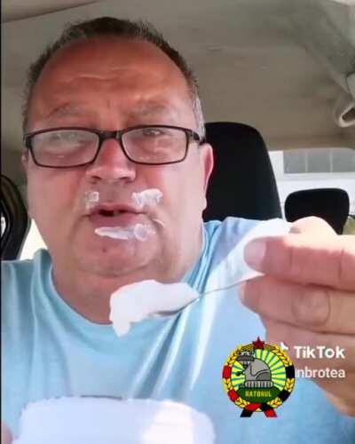 Cam de cacat iaurtu asta