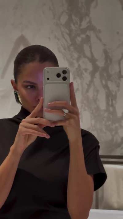 Black dress | IG Story November 25