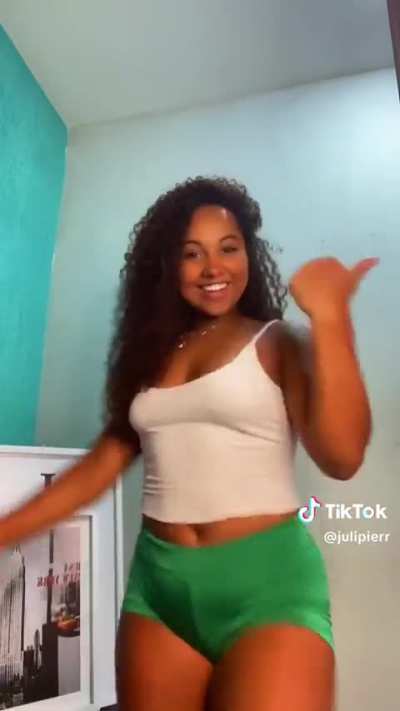 Pretinha perfeição sexy demais de shortinho colado