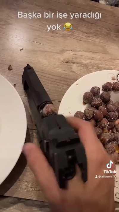 we turks cant even afford a nutcracker 🇹🇷🇹🇷💪