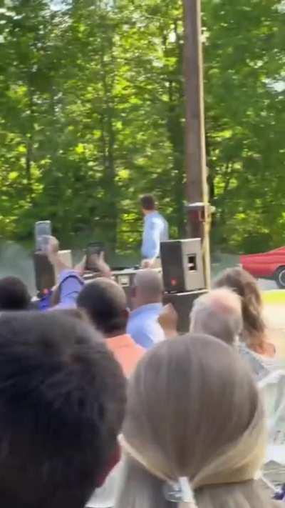 The perfect wedding entrance 