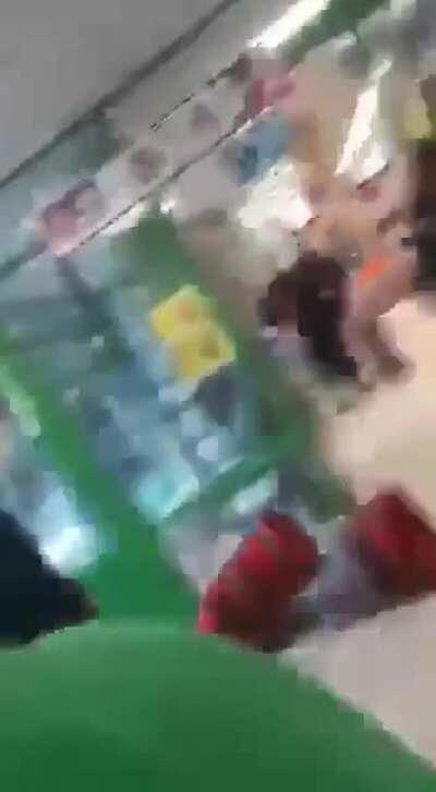 Когда дерзкий горец не вывез свои понты с Васей (кстати, реальное имя) охранником эконом-магазина 🤷🏼‍♂️