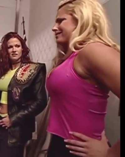 Trish really had the right amount of thickness 🤤🥵(peep Lita looking at her body) lil freak 😍😅