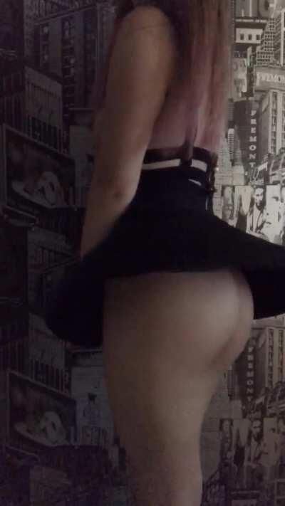 [F] This is why I don't wear miniskirts on windy days