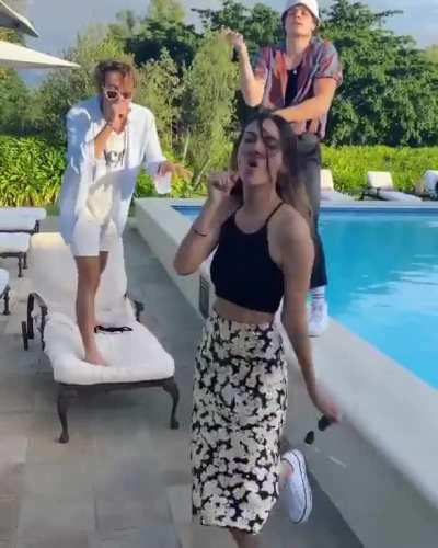 Victoria Justice : Afterlife of the Party