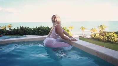 Her ass making waves