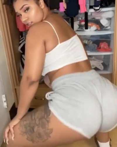 Her first twerk vid 🍑