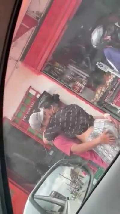 Mujicana y Mujicano, Love is in the air