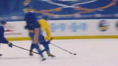 Dylan Cozens turns on the jets! 🛩🥵