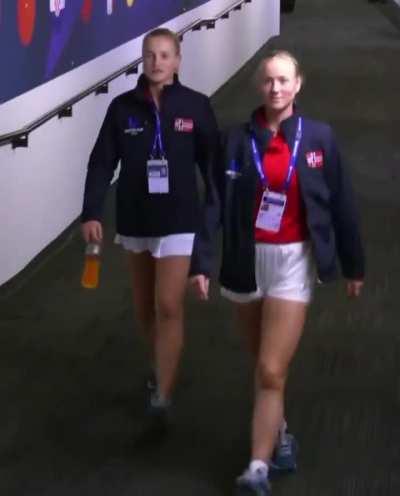 2 girls practice their catwalk…Only to realize they’ve been caught on camera 🤣