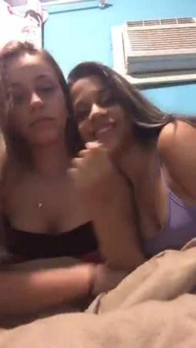 Isis Fraga e amiguinha safadinhas