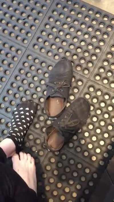 Enjoy this little pubic feet video 😈