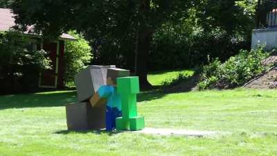 I Made a Fully Functional Creeper