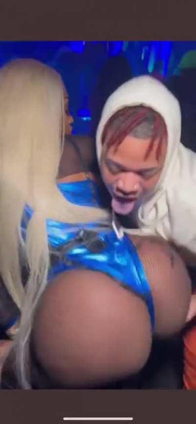 That mfer so fat omg 😍😍😍