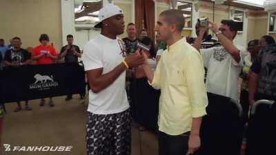 Ariel Helwani tries to put Anderson Silva on the spot and gets countered.