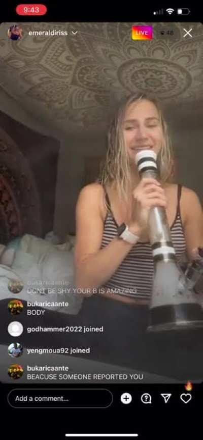 Emeraldiriss quick “nipslip”. Teasing non stop finally caught one