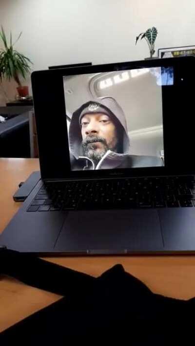 Знает чем заинтересовать)