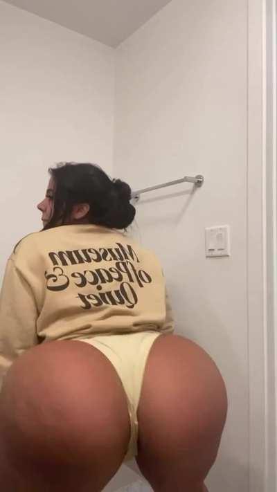 She make it clap.. 🤤🍑