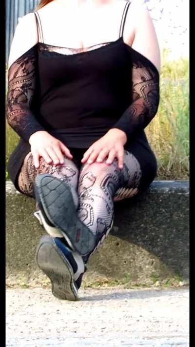 Pussy in public. 🐚🌿